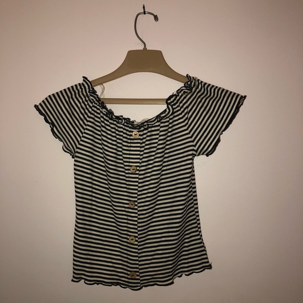Striped lettuce trim off the shoulder top